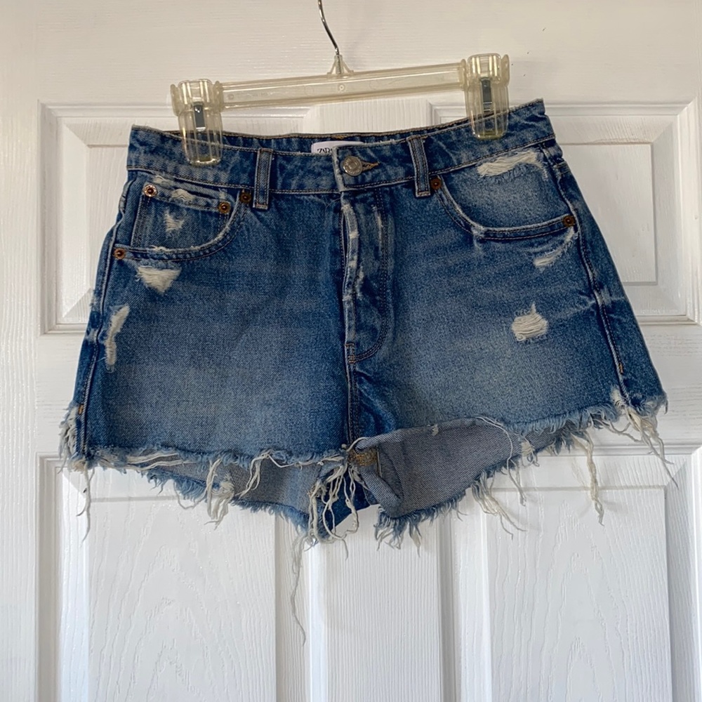 Zara Distressed Cut-Off Shorts